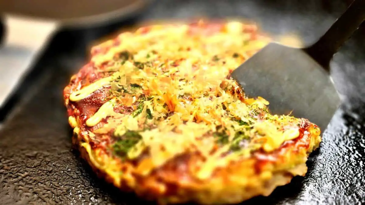 Si të hani okonomiyaki