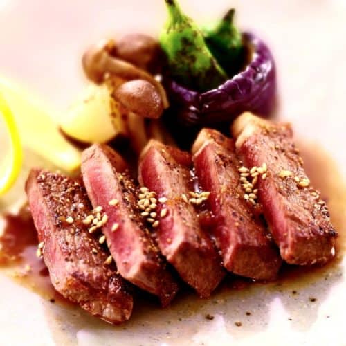 রসুন মাখন রেসিপি সঙ্গে Teppanyaki sirloin স্টেক