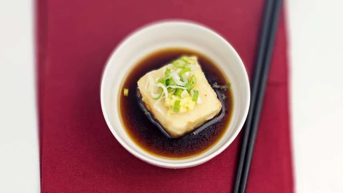 Dè th’ ann an agedashi tofu