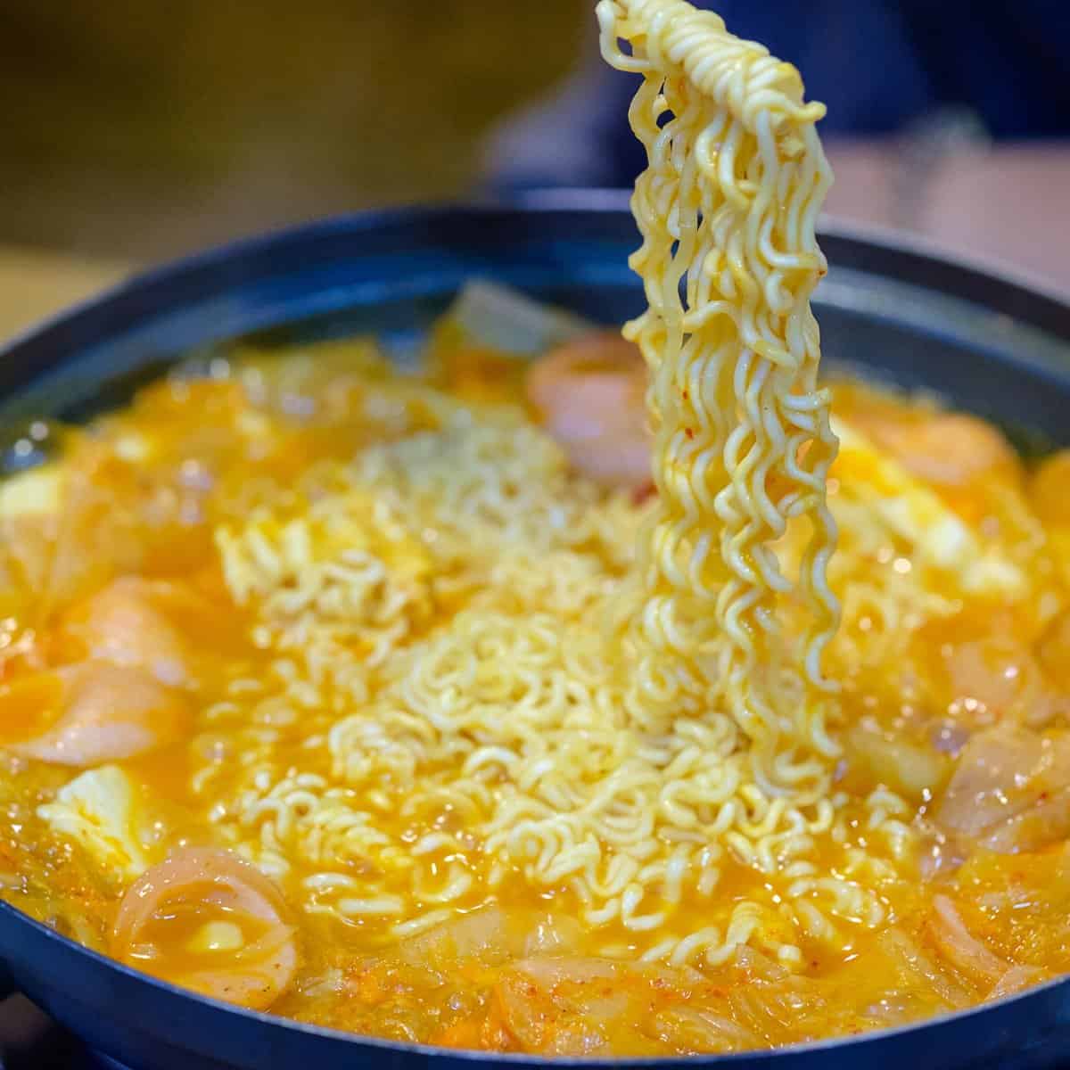 Beth yw ramyeon