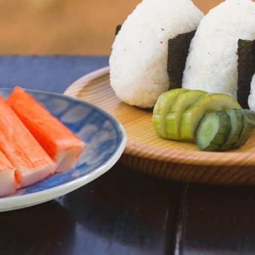 Surimi onigiri recept