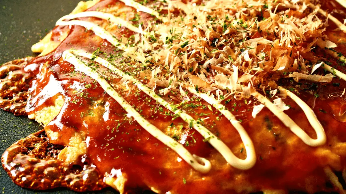 Deliciosa receita vegana de okonomiyaki com ingredientes sem glúten