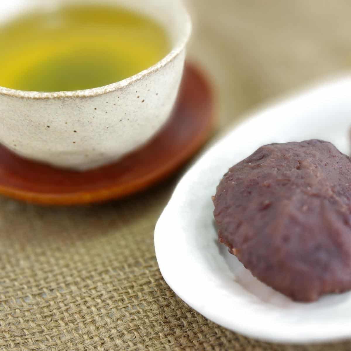 Mochi with eaten with tea