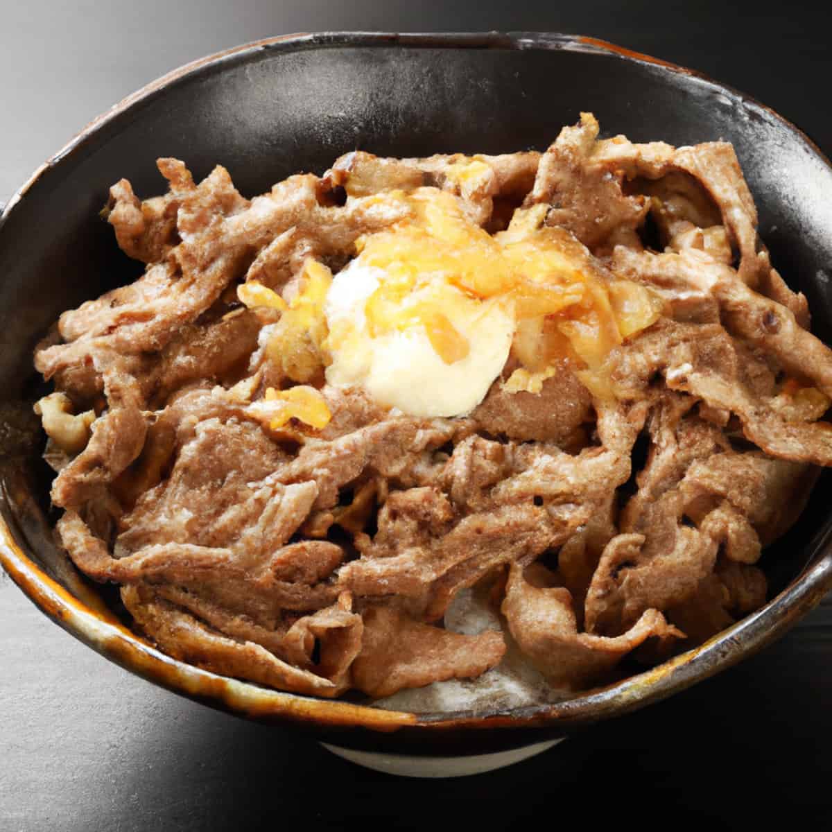 Gyudon - Bobhla Donburi Seapanach blasta le feòil-mart is rus