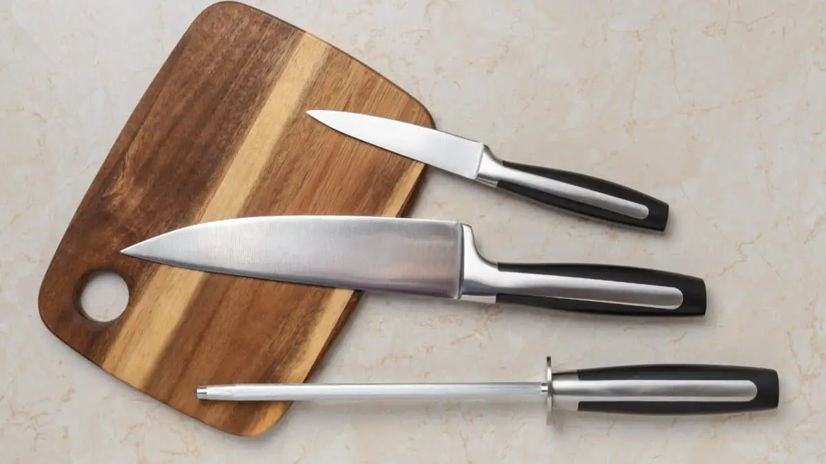 ¿Cuál es la escala de Rockwell al evaluar cuchillos?